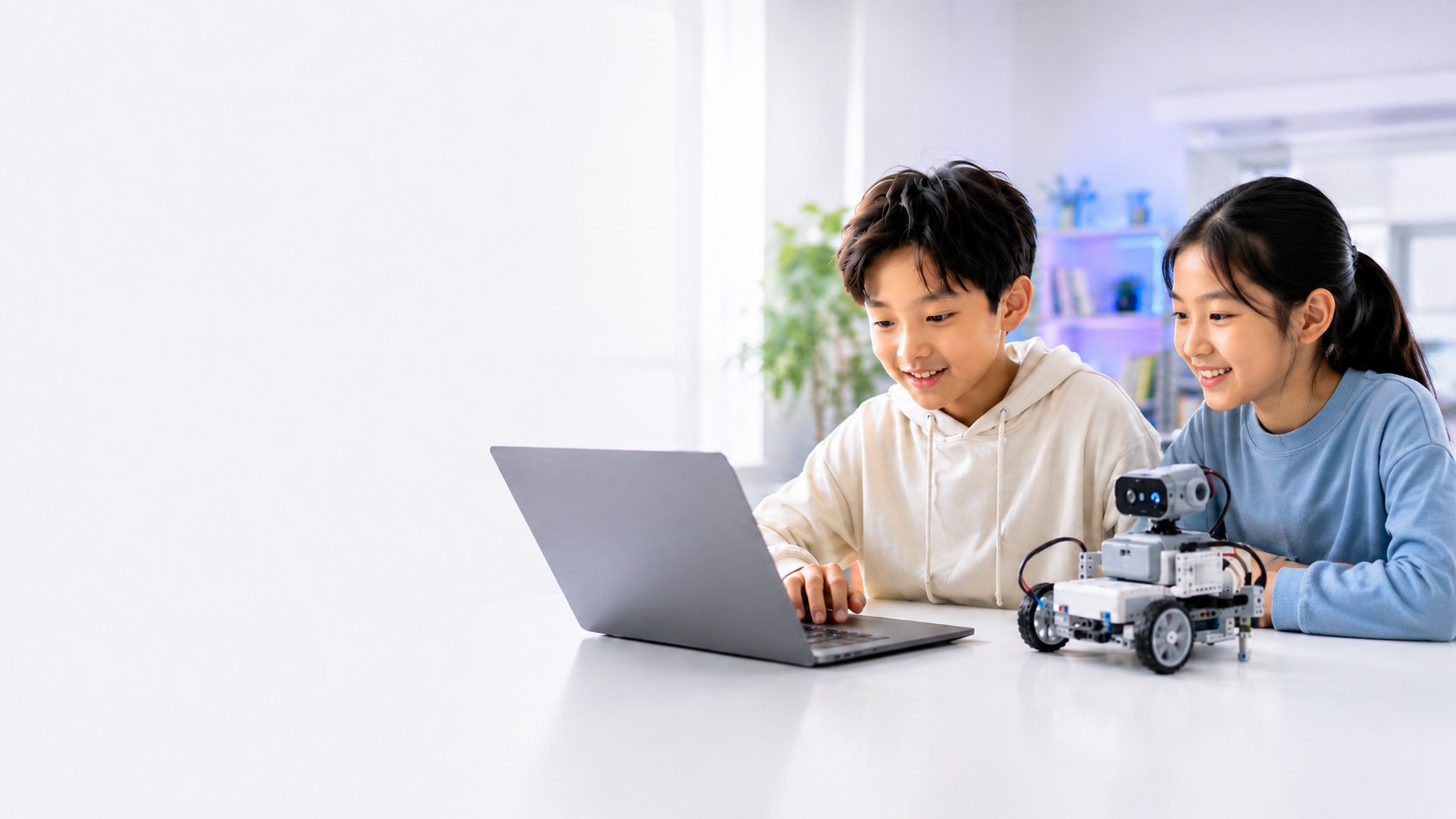 喜多見のプログラミング教室J’VALLEで小学生がパソコンとロボット教材に触れる体験イメージ